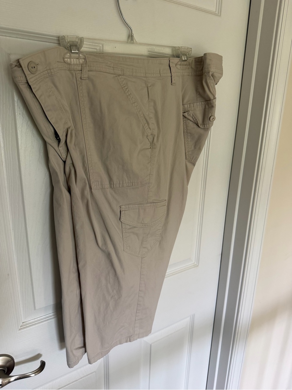 Gloria Vanderbilt Women’s Cargo Capris- Beige